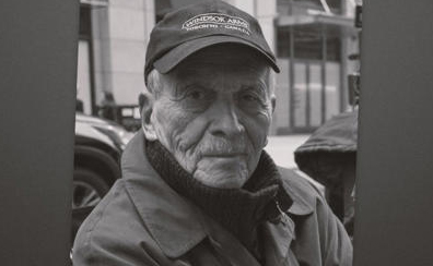 A black-and-white photo of Brooklyn Law School Alumnus David Yarnell wearing a baseball hat.
